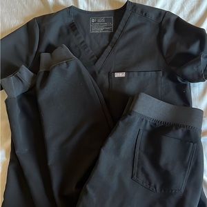 FIGS Small Set W/ Extra Medium Top